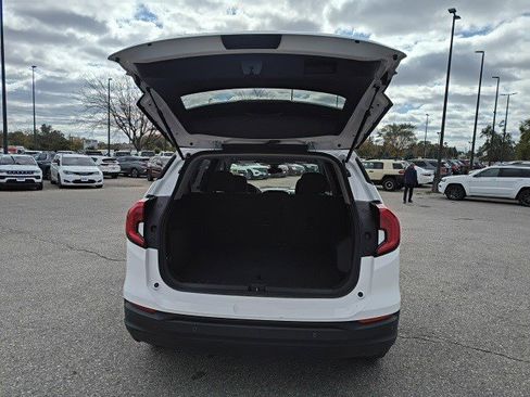 Used 2023 GMC Terrain SLE w/ Driver Convenience Package image 14