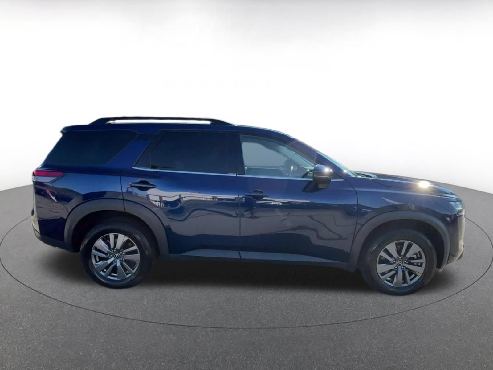 Used 2025 Nissan Pathfinder SV AWD/4WD image 15