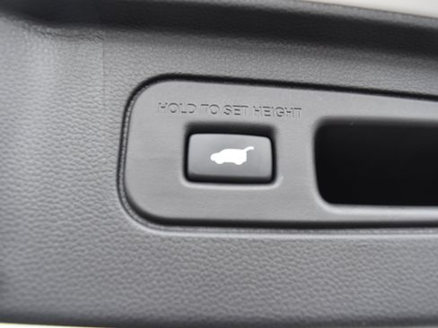 Certified 2025 Honda Pilot Black Edition image 11