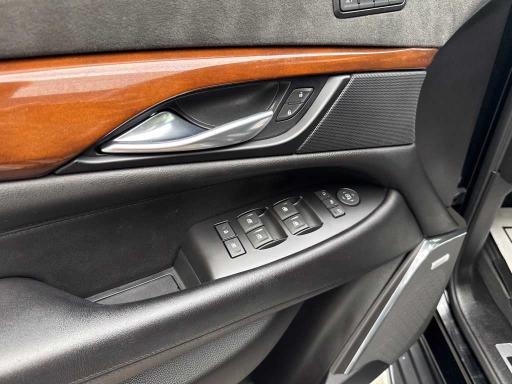 Used 2018 Cadillac Escalade Luxury AWD/4WD image 22
