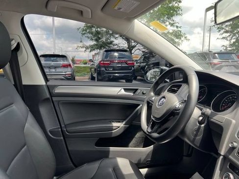 Used 2017 Volkswagen Golf SE FWD image 36