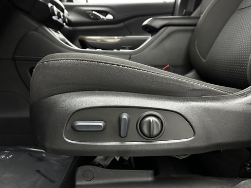 Used 2023 GMC Acadia SLE w/ Driver Convenience Package image 12