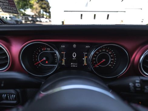Used 2019 Jeep Wrangler Unlimited Rubicon AWD/4WD image 12