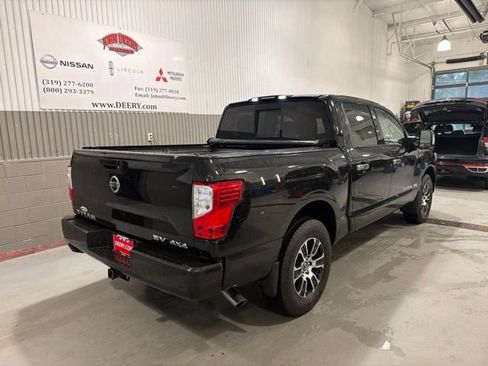 Used 2020 Nissan Titan SV w/ SV Convenience Package AWD/4WD image 3