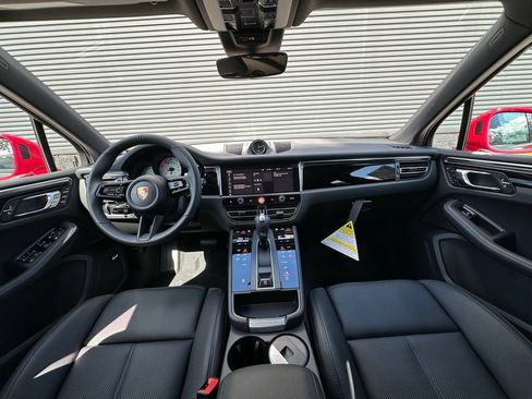 Used 2026 Porsche Macan AWD/4WD image 6