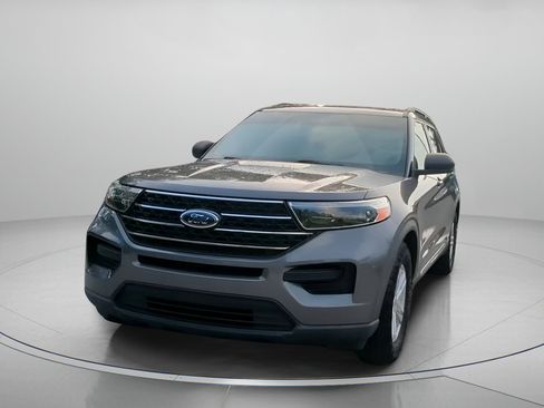 Certified 2021 Ford Explorer XLT RWD image 10