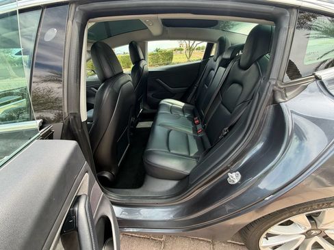 Used 2018 Tesla Model 3 Long Range RWD image 11