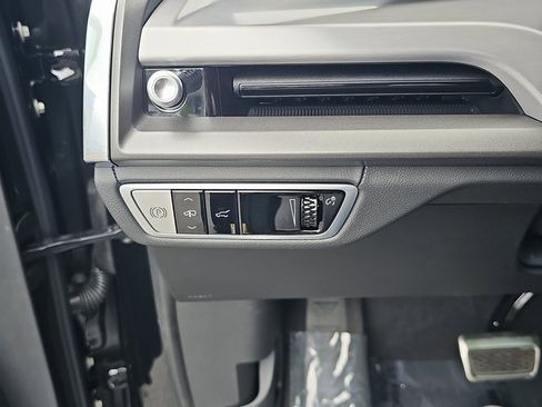 New 2026 Cadillac Vistiq Platinum w/ LPO, Floor Liner Package image 29