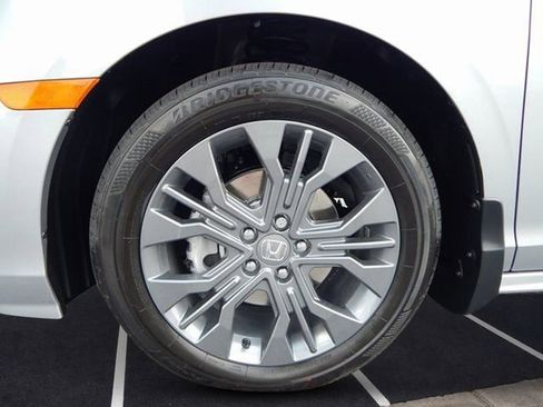 New 2026 Honda Odyssey Touring image 9