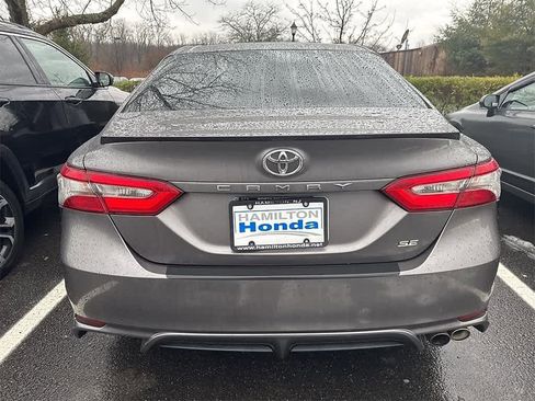 Used 2018 Toyota Camry SE image 5