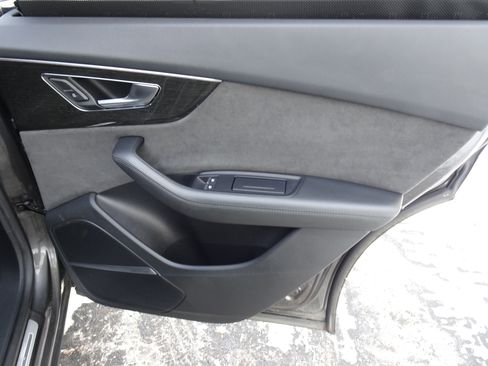 Used 2019 Audi Q8 Prestige w/ Luxury Package image 22