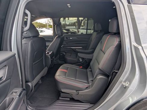 Used 2026 Chevrolet Traverse RS image 8