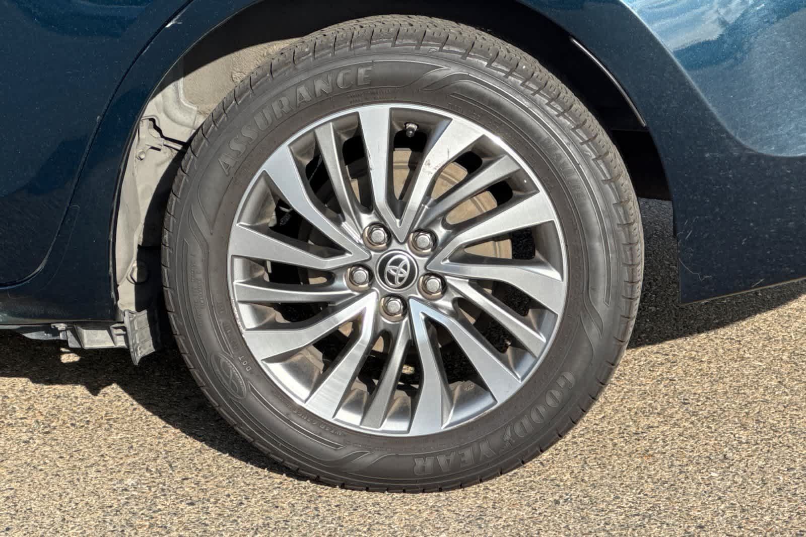 Used 2019 Toyota Corolla XLE FWD image 25