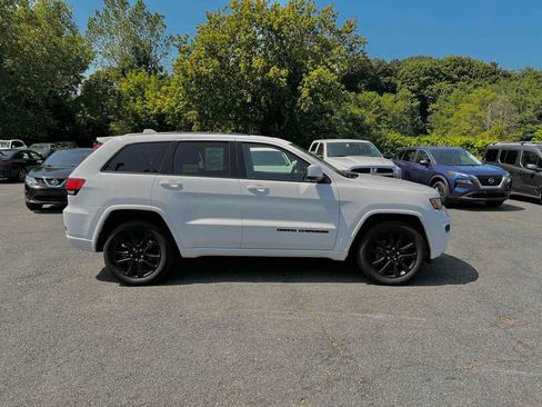 Used 2020 Jeep Grand Cherokee Altitude image 8