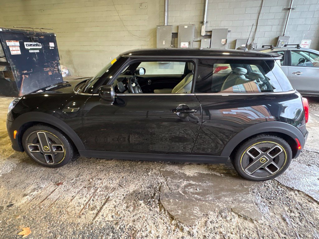 Used 2023 MINI Cooper SE FWD image 6