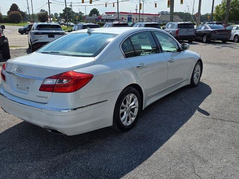 Used 2013 Hyundai Genesis 3.8 RWD image 4