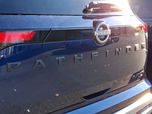 New 2025 Nissan Pathfinder Platinum image 5