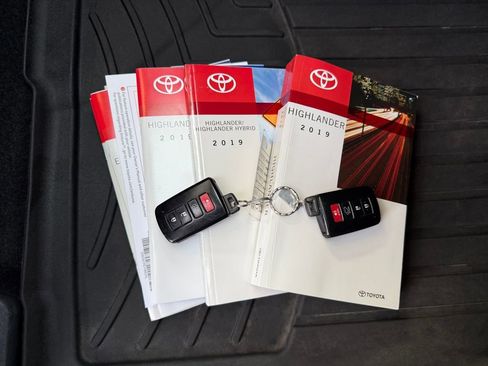 Used 2019 Toyota Highlander Limited Platinum image 38