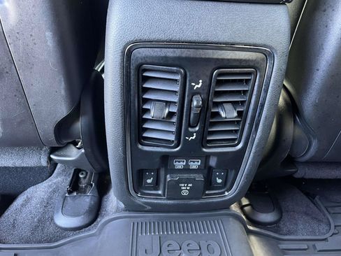 Used 2015 Jeep Grand Cherokee High Altitude RWD image 14