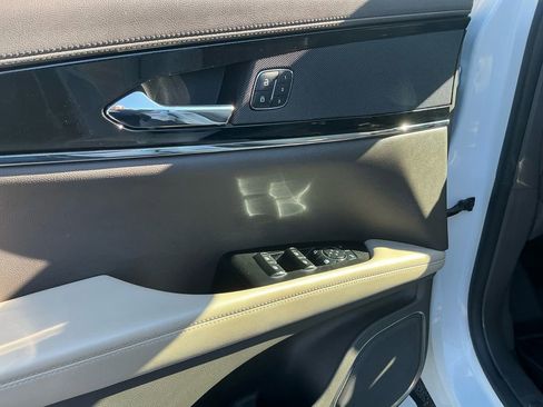 Certified 2023 Lincoln Nautilus AWD w/ Premium Package image 16