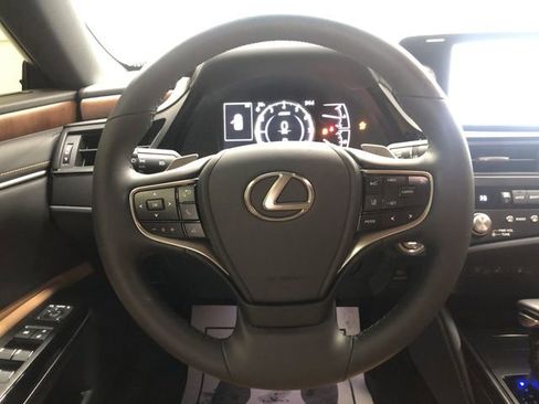 Used 2025 Lexus ES 350 w/ Premium Package image 16