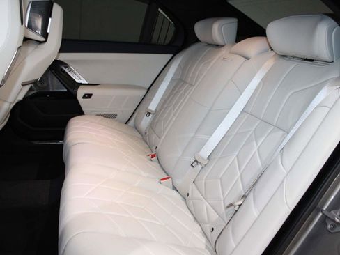 New 2025 BMW i7 M70 w/ Executive Package image 17