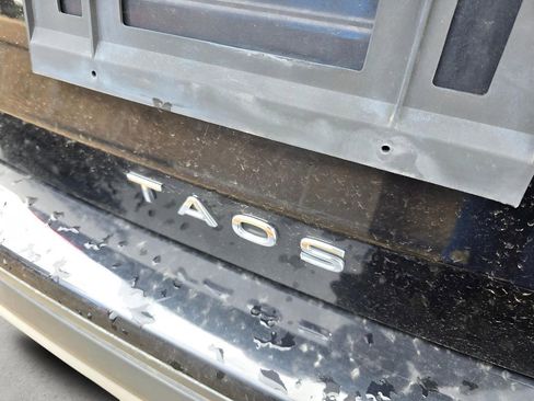 Used 2023 Volkswagen Taos SE w/ Panoramic Sunroof Package FWD image 20