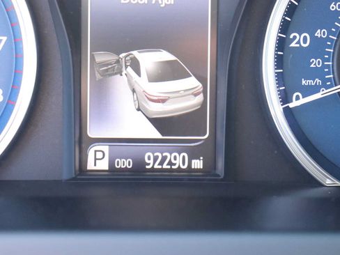 Used 2016 Toyota Camry LE FWD image 11
