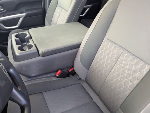 Certified 2022 Nissan Titan SV image 19