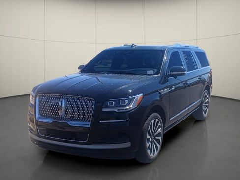 Used 2023 Lincoln Navigator L Reserve AWD/4WD image 3