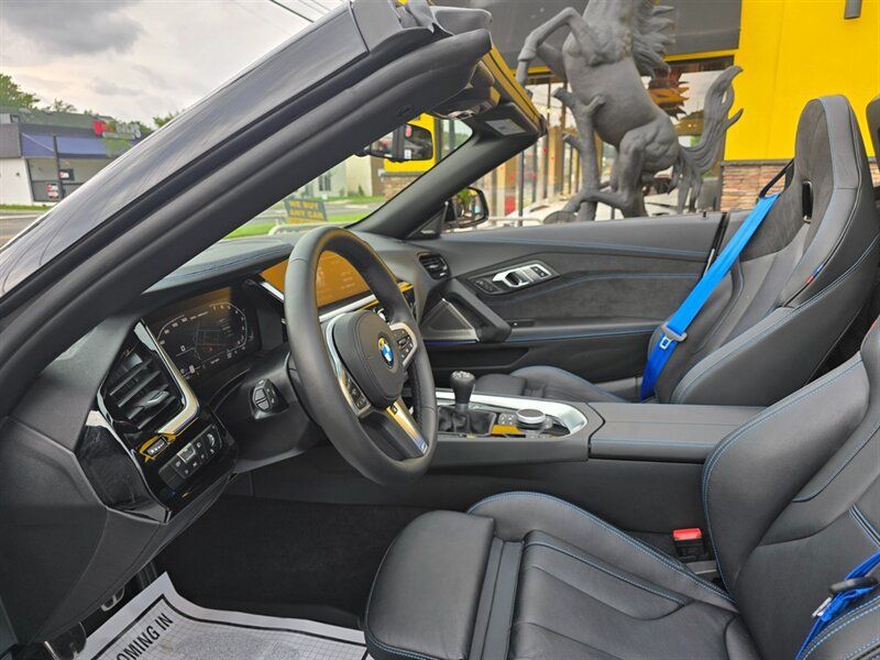 Used 2025 BMW Z4 M40i w/ Edition RWD image 19