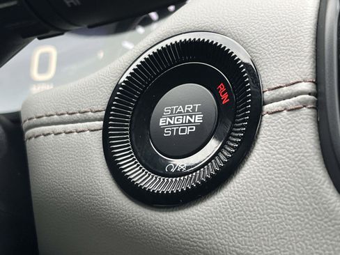 Certified 2025 Jeep Compass Limited image 39