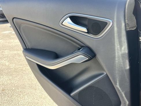 Used 2015 Mercedes-Benz CLA 250 image 31