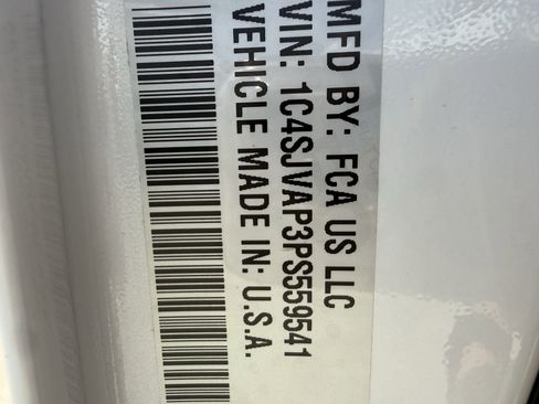 Used 2023 Jeep Wagoneer 4WD w/ Premium Group I image 34