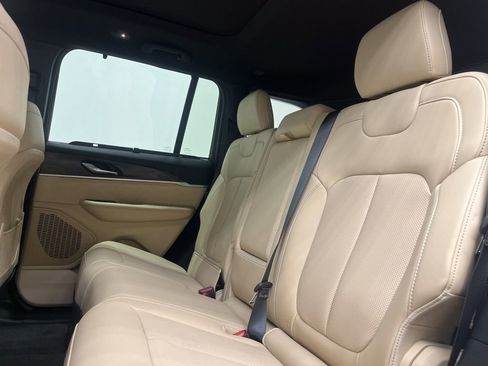 New 2025 Jeep Grand Cherokee Limited w/ Luxury Tech Group II AWD/4WD image 5