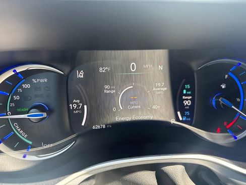 Used 2024 Chrysler Pacifica Limited FWD image 25