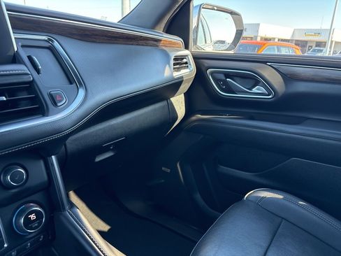 Used 2023 Chevrolet Suburban Premier image 20