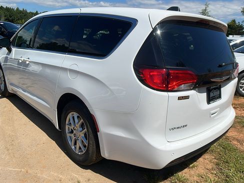 New 2026 Chrysler Voyager LX image 10