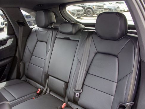 Used 2024 Porsche Cayenne S w/ Premium Package image 22