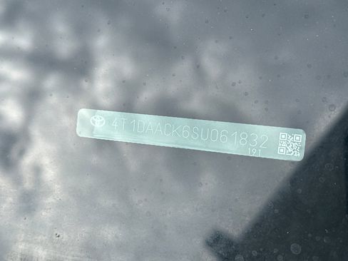 Used 2025 Toyota Camry SE image 8