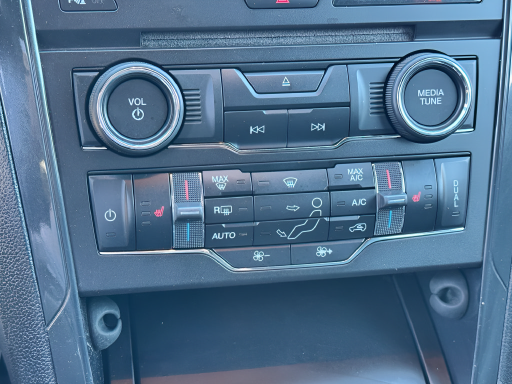 Used 2018 Ford Explorer XLT w/ Equipment Group 202A FWD image 20