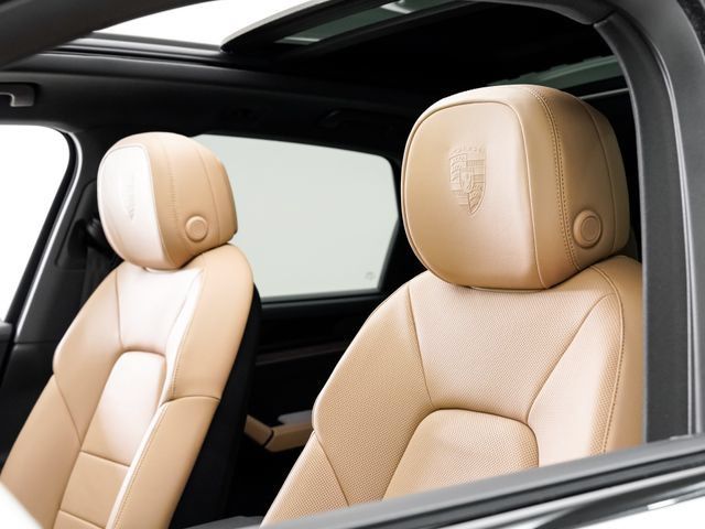 Certified 2026 Porsche Cayenne AWD/4WD image 11