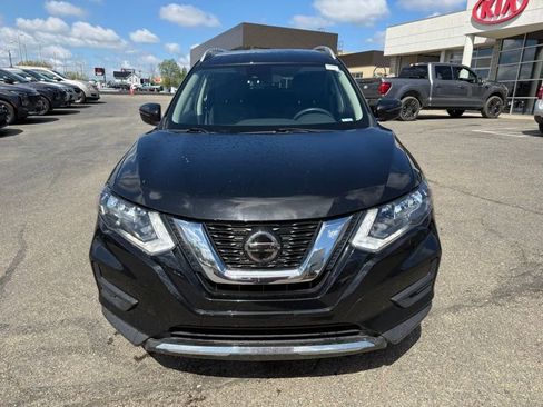 Used 2019 Nissan Rogue SV image 2