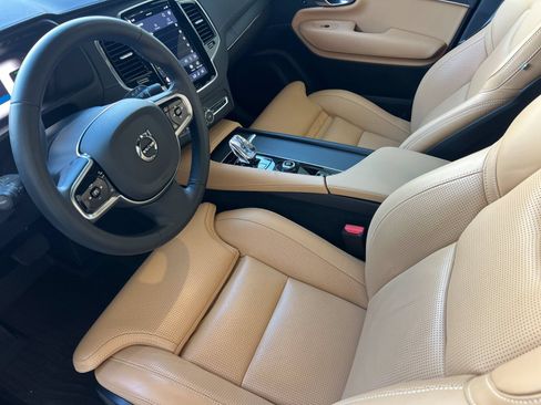 Certified 2025 Volvo XC90 T8 Ultra w/ Protection Package Premier AWD/4WD image 16