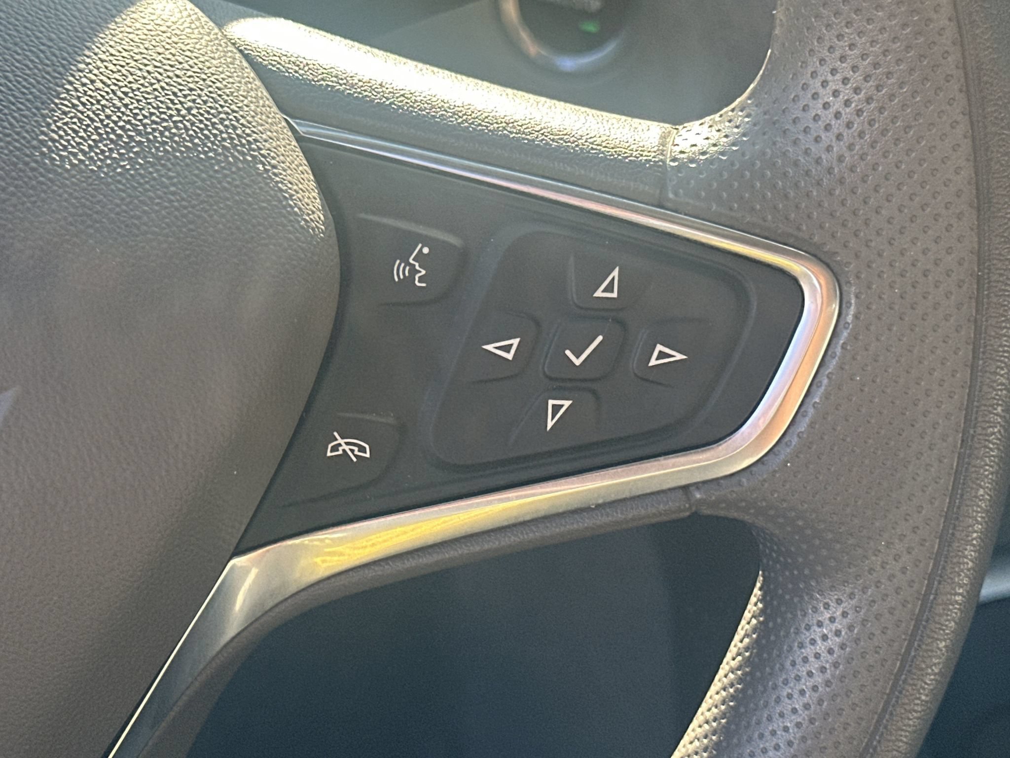 Used 2025 Chevrolet Malibu LT FWD image 25