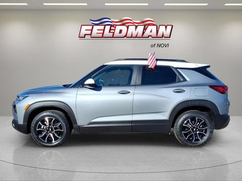 Used 2023 Chevrolet TrailBlazer ACTIV w/ Technology Package AWD/4WD image 2
