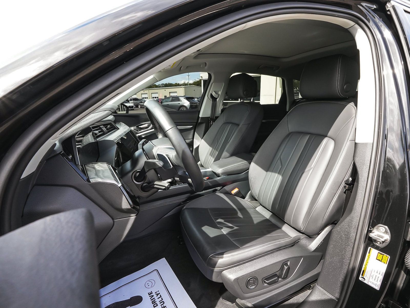 Used 2024 Audi Q8 e-tron Premium AWD/4WD image 31