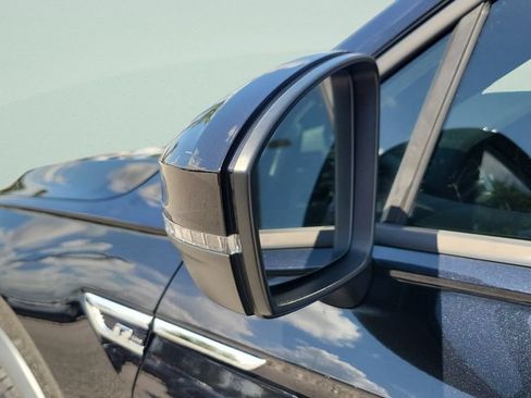 Used 2021 Volkswagen Tiguan SE R-Line FWD image 11
