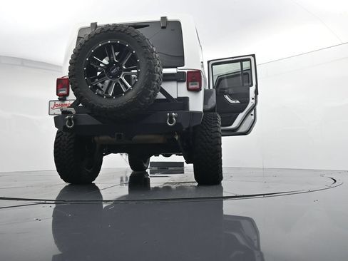Used 2017 Jeep Wrangler Unlimited Sahara w/ Max Tow Package AWD/4WD image 44