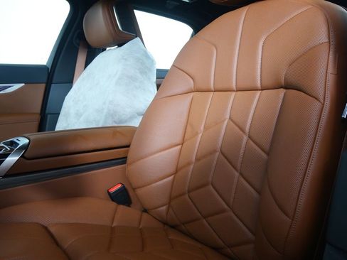 New 2026 BMW 750e xDrive w/ Executive Package image 11